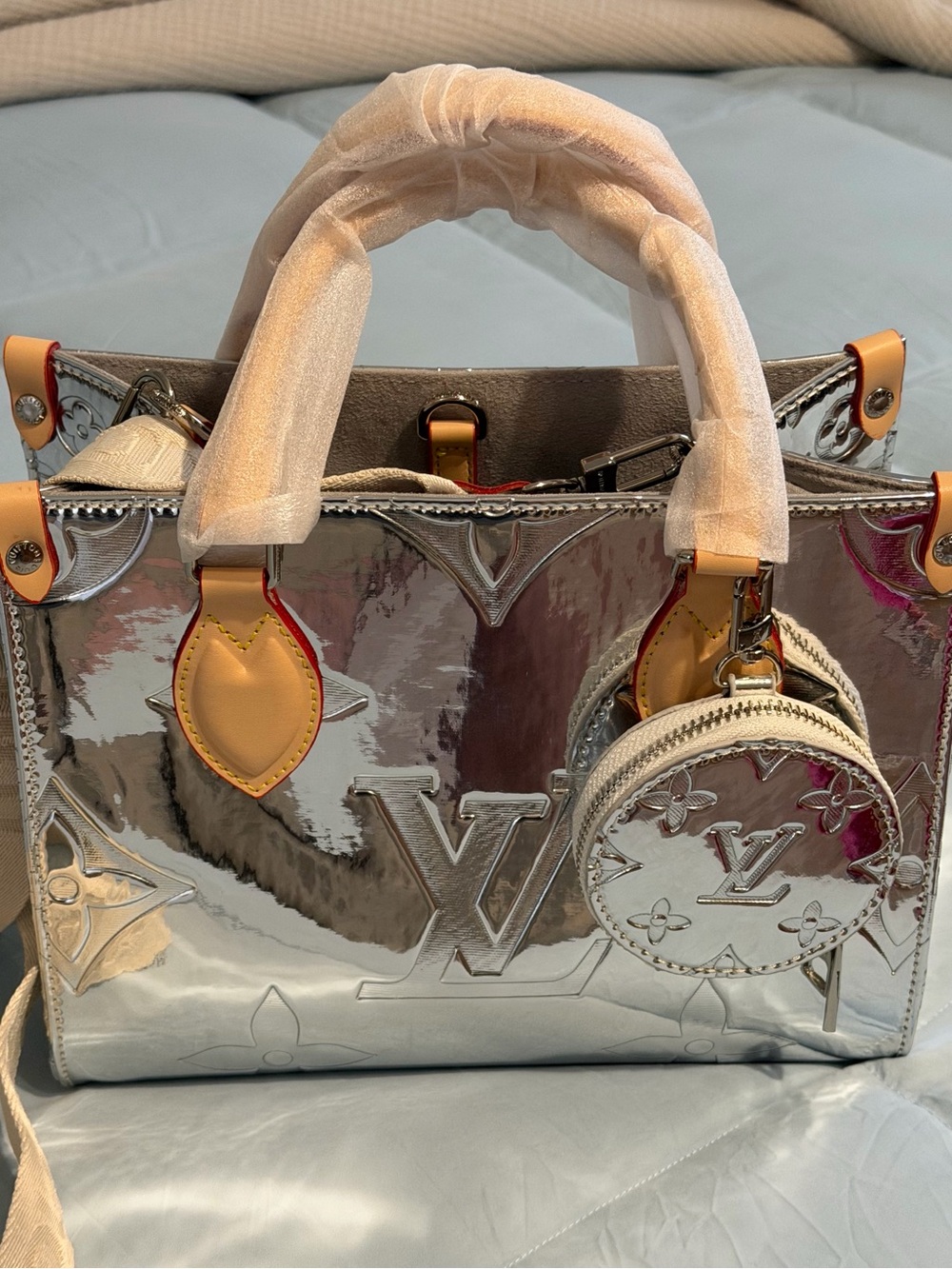 Source Unknown Silver Patent Tote with Tan Trim